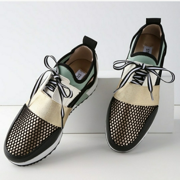 Woman Sneakers - Picture 3 of 4